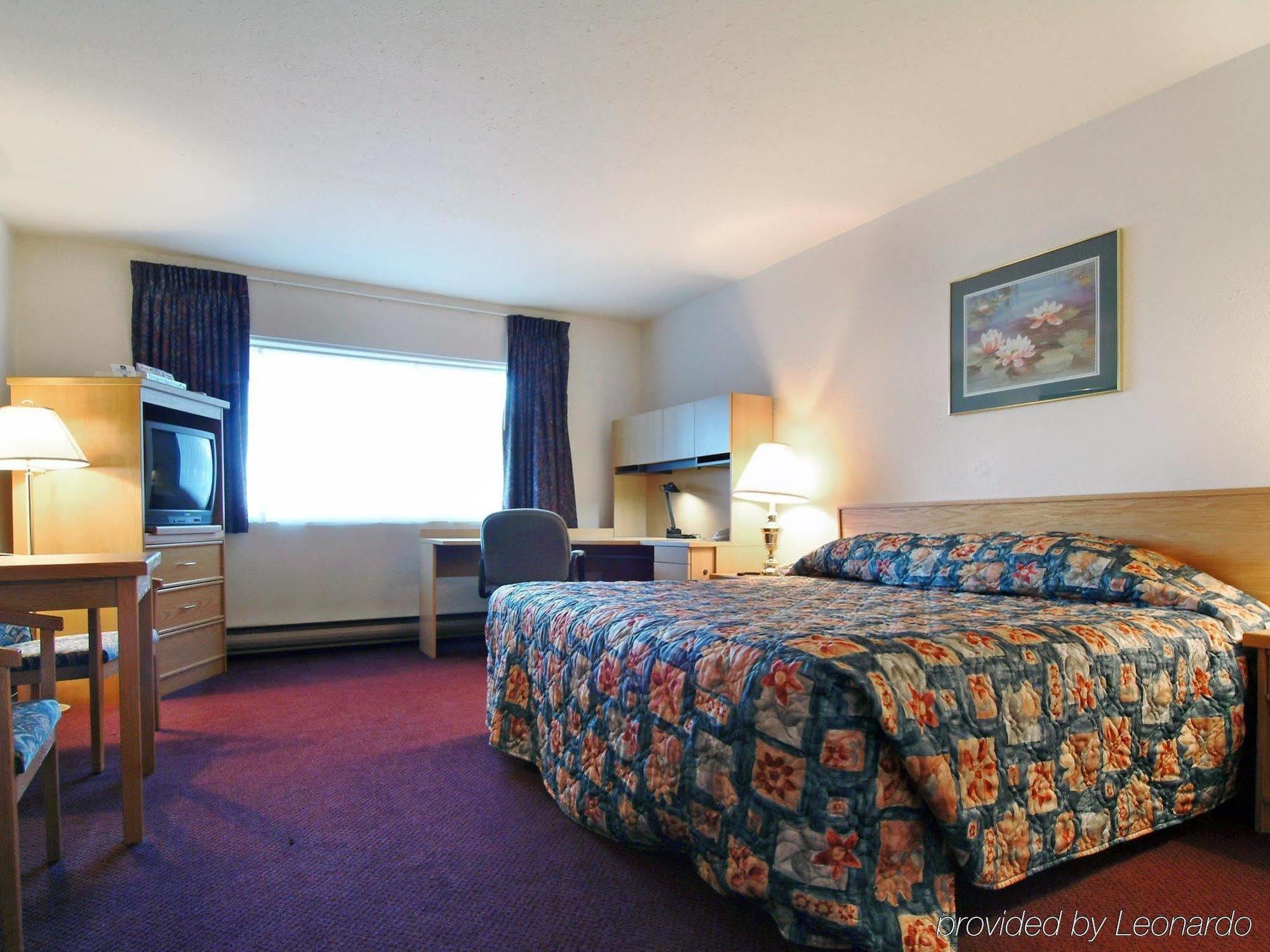 Howard Johnson By Wyndham Fort St. John Habitación foto
